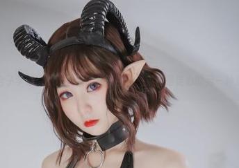 青水百合子学妹：cos扮演的极简主义，果然是走心的另一种形式嘛。