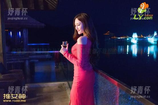 青豆客 - 王语纯白丝独角戏，这里有你不敢想的精选写真集。