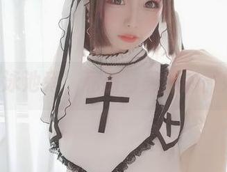 香川澪泳池旁，私房与美图的微妙默契