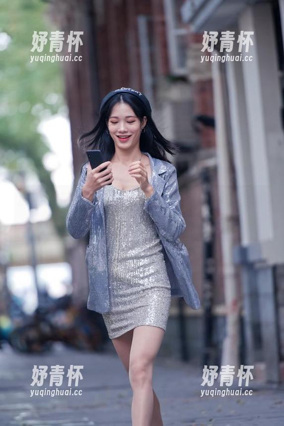 魔镜街拍-婷婷 魔镜街拍 - 黑丝美腿搭配白色吊带,婷婷的集合,总有一种想下载的冲动!