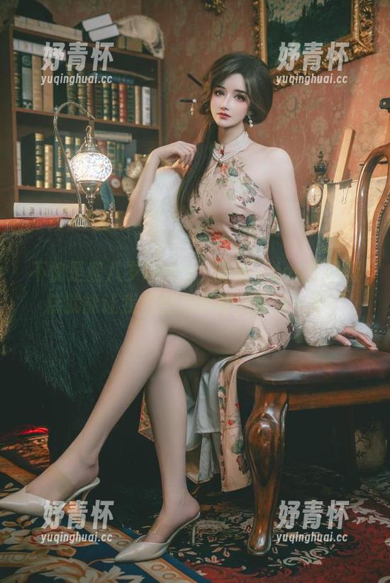 鹿八岁baby 不愧是鹿八岁baby,随便一cos生日蛋糕就能让我们都心痒痒,真有一手!