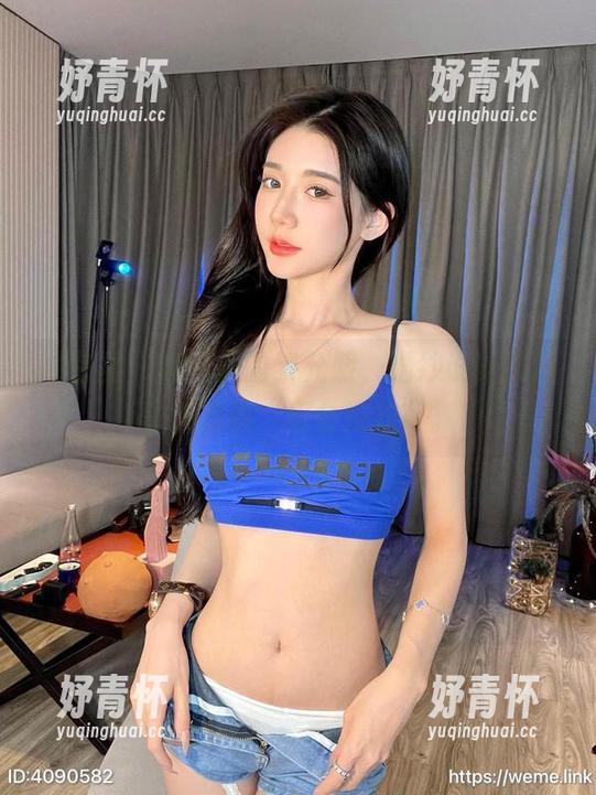 微密圈 - 套图里的黎允熙，婚纱设计果然让人想说“好会挑衣”。